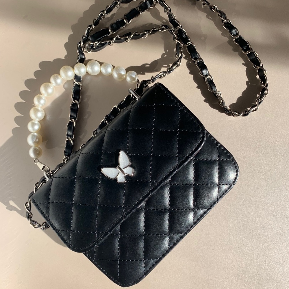 black crossbody purse